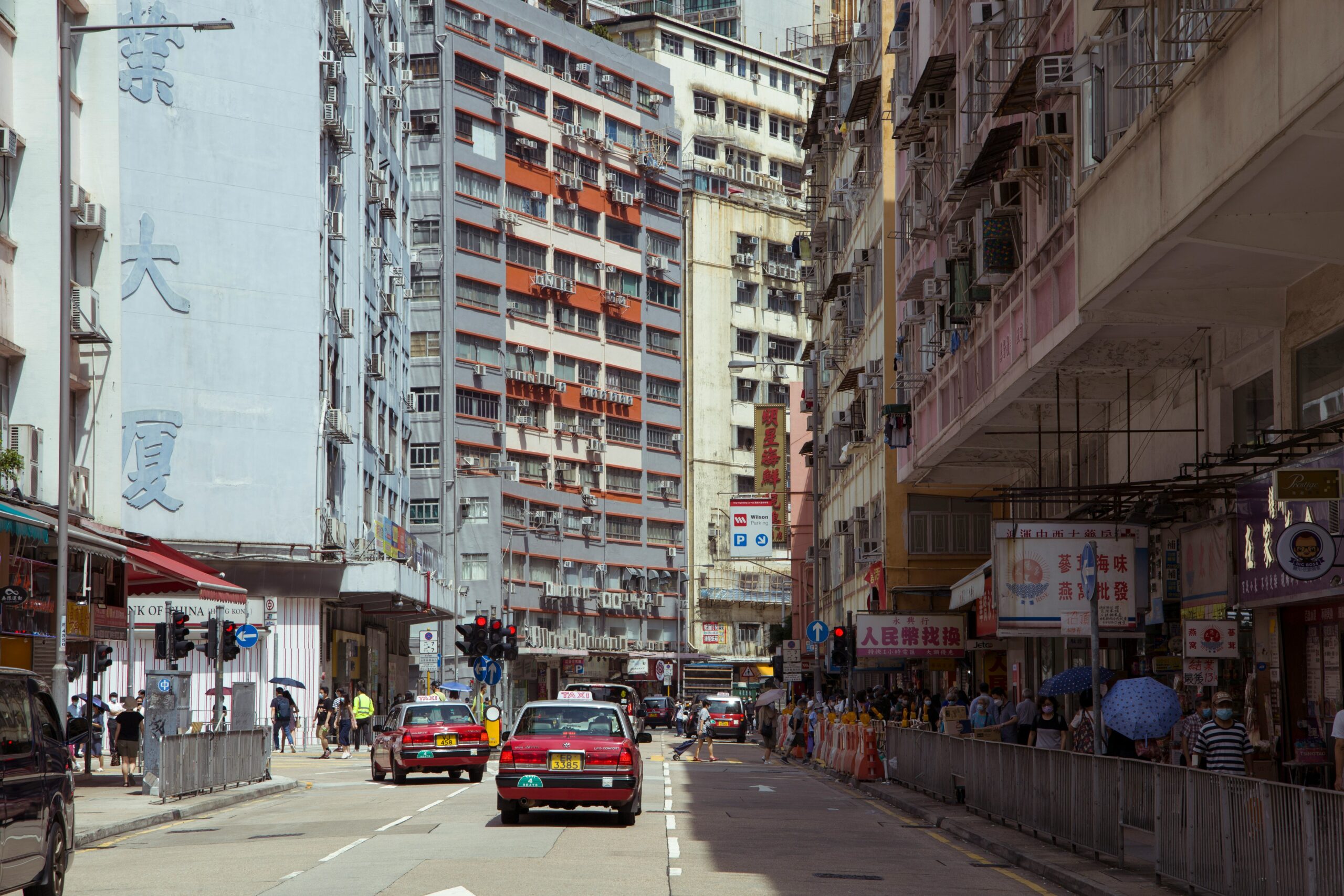 A crowded, polluted street during a typical city tour