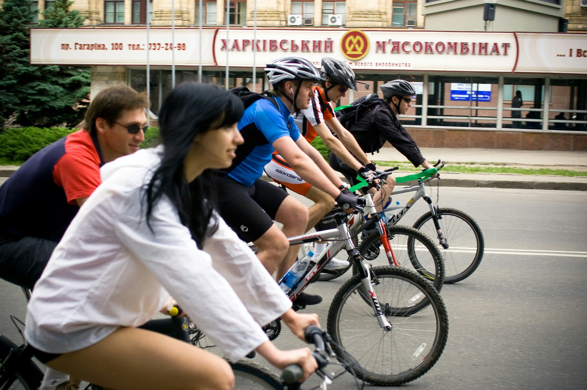 Sarah taking a selfie with her e-bike near Tuscan vineyards