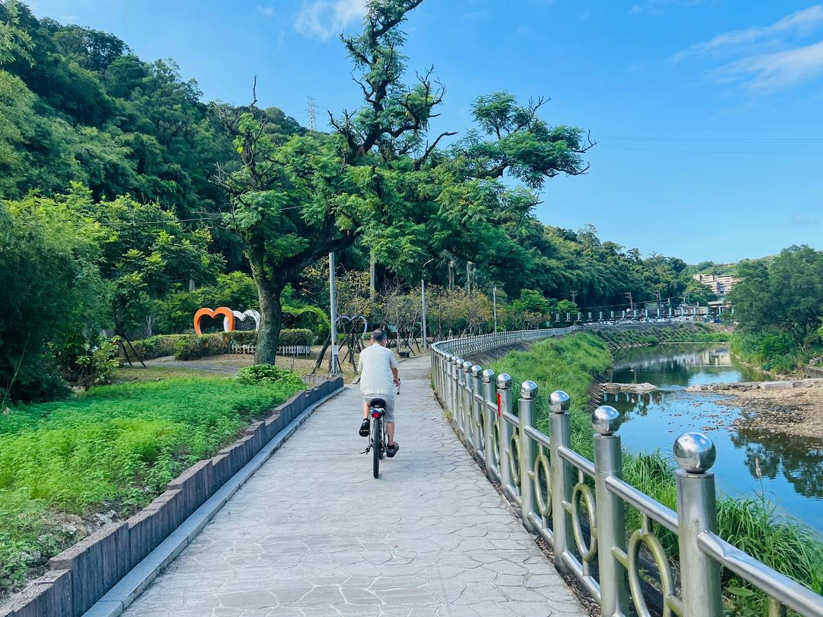 Cyclist riding an ebike during sunset on a scenic city path