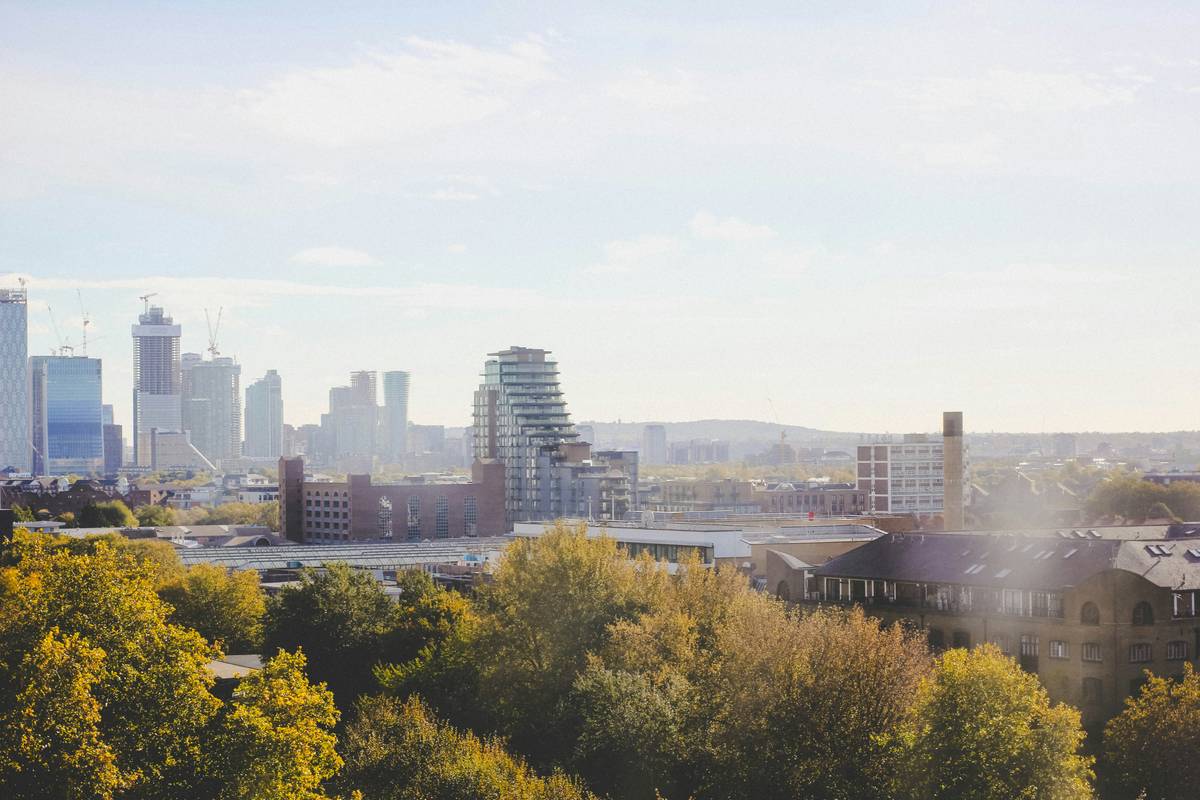 Map showing popular bike lanes and tourist sites in Lisbon.